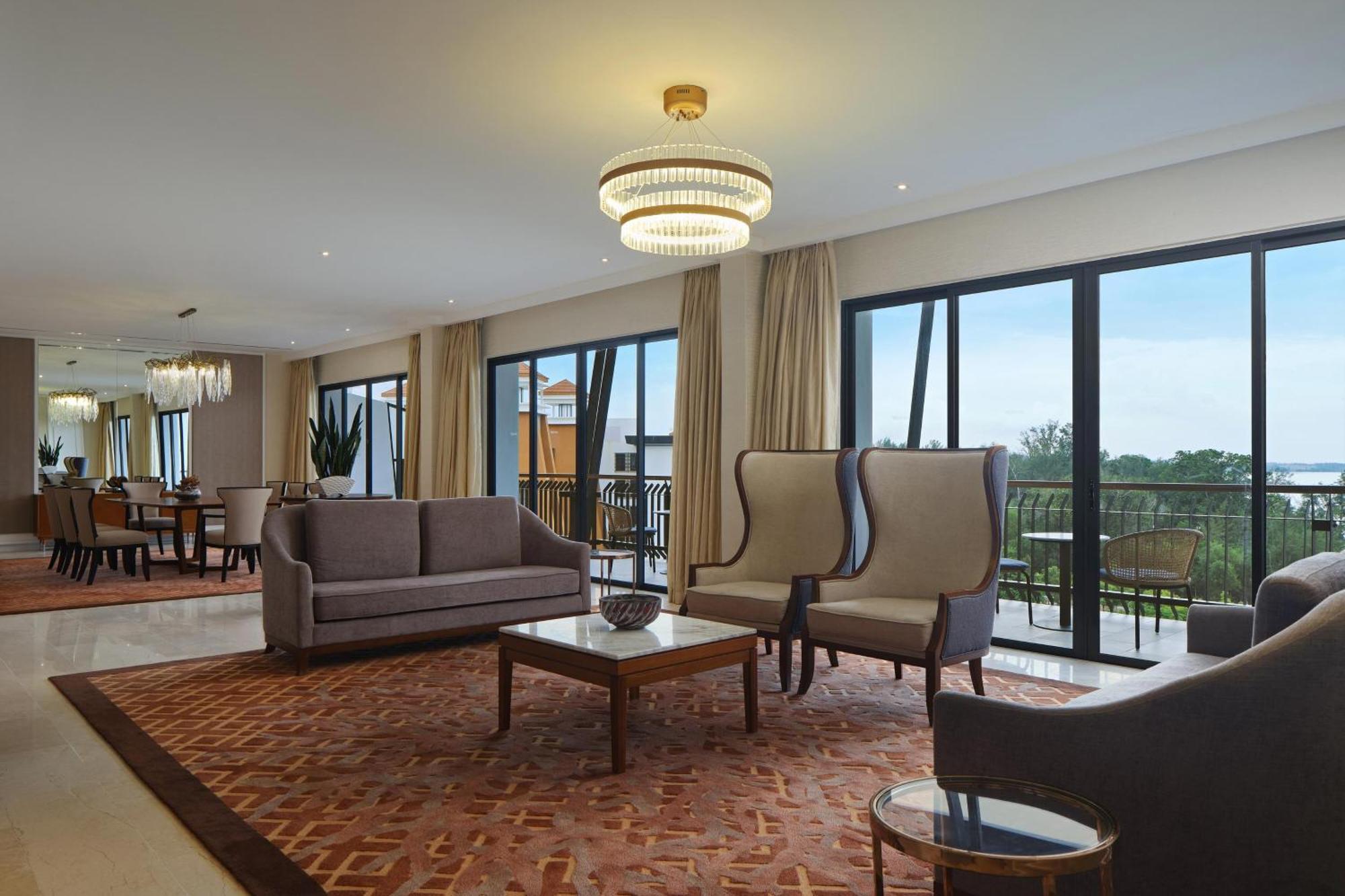 เดอะ เวสทิน เดซารู โคสต์ รีสอร์ต Hotel เดอซารู ภายนอก รูปภาพ A living room in a suite at the Westin Kuala Lumpur