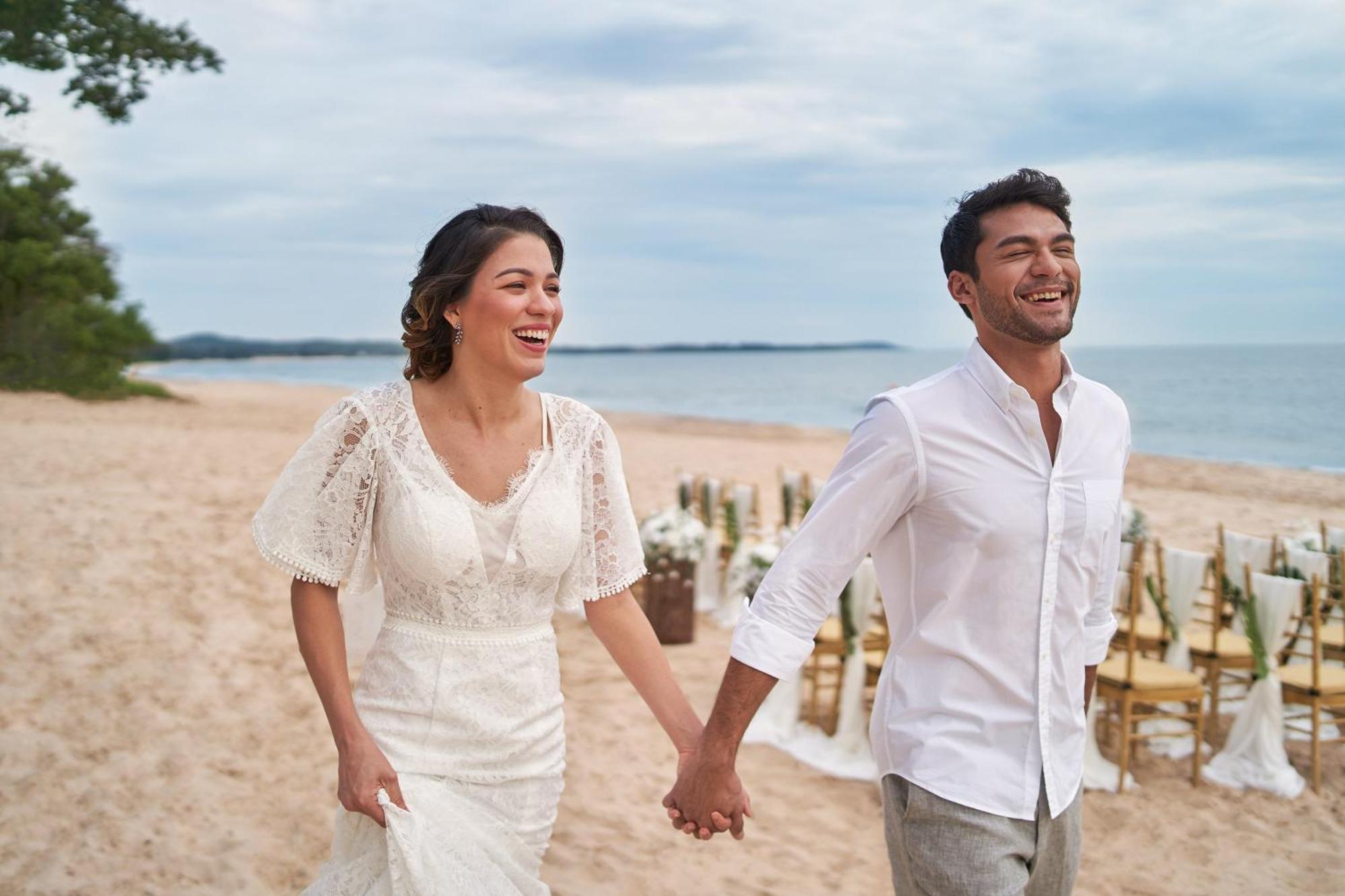 เดอะ เวสทิน เดซารู โคสต์ รีสอร์ต Hotel เดอซารู ภายนอก รูปภาพ A couple holding hands