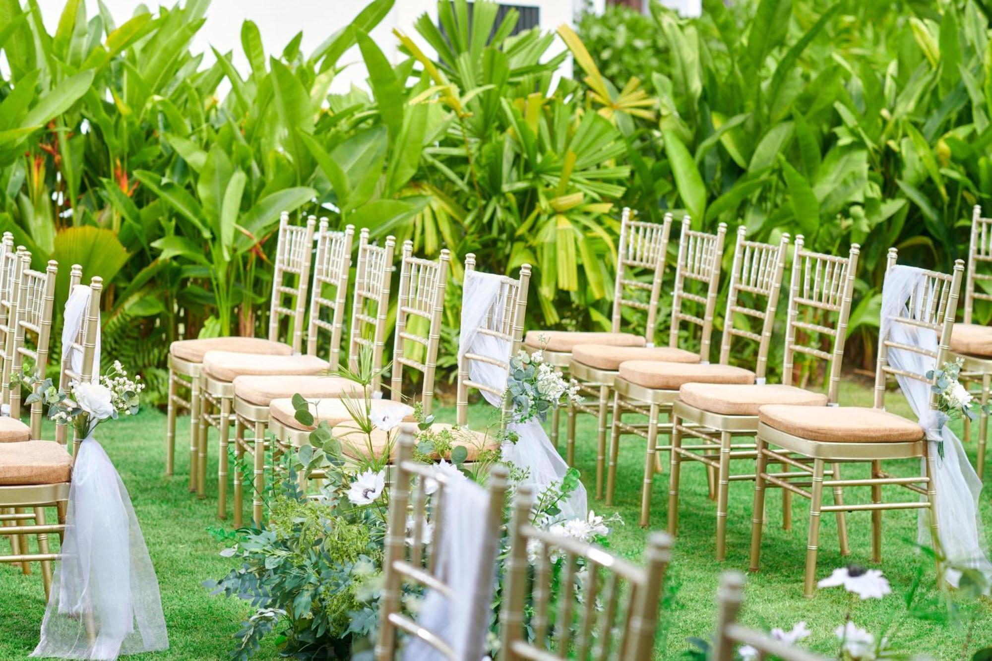 เดอะ เวสทิน เดซารู โคสต์ รีสอร์ต Hotel เดอซารู ภายนอก รูปภาพ Chivari chairs at a wedding