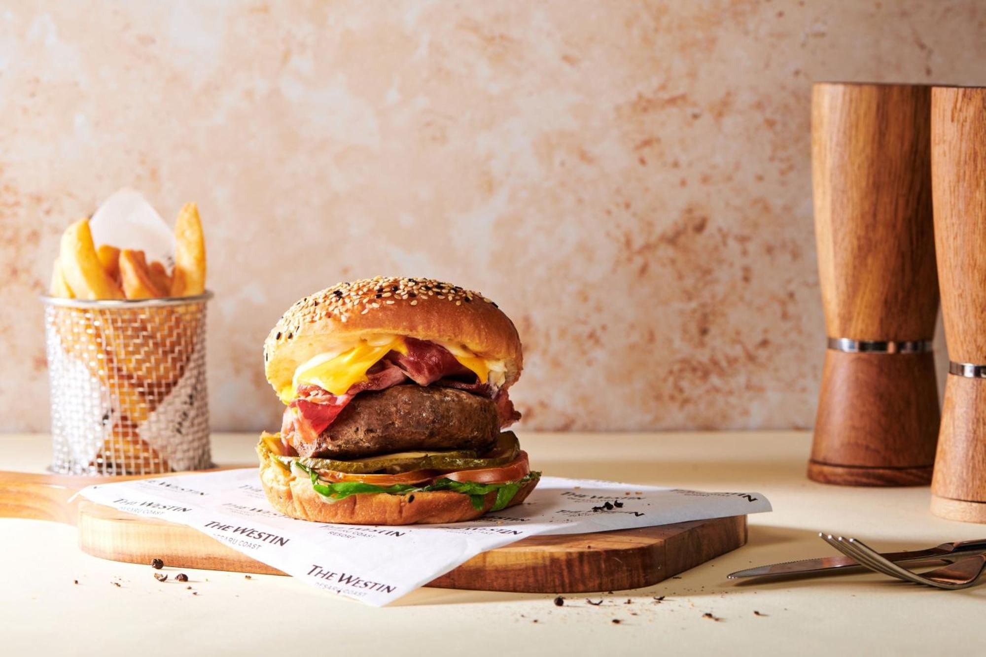 เดอะ เวสทิน เดซารู โคสต์ รีสอร์ต Hotel เดอซารู ภายนอก รูปภาพ A cheeseburger with fries