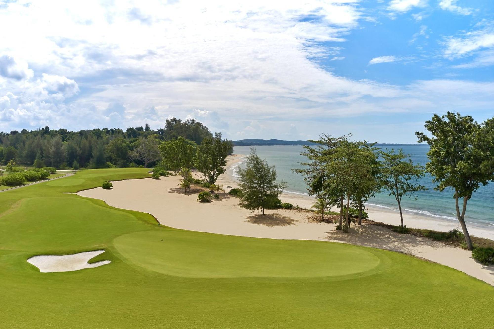 เดอะ เวสทิน เดซารู โคสต์ รีสอร์ต Hotel เดอซารู ภายนอก รูปภาพ The 18th green at the Straits Course